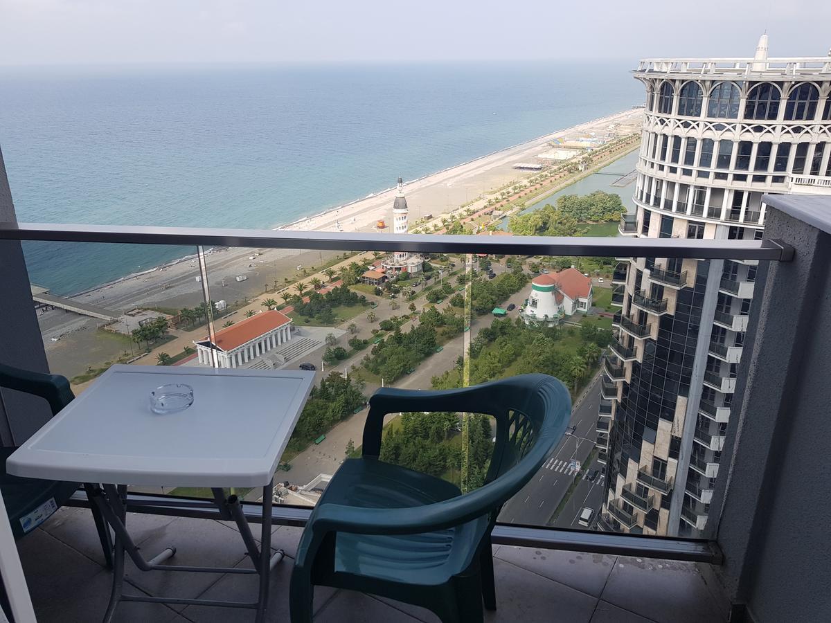 Aparthotel Viva Blue Batumi Esterno foto